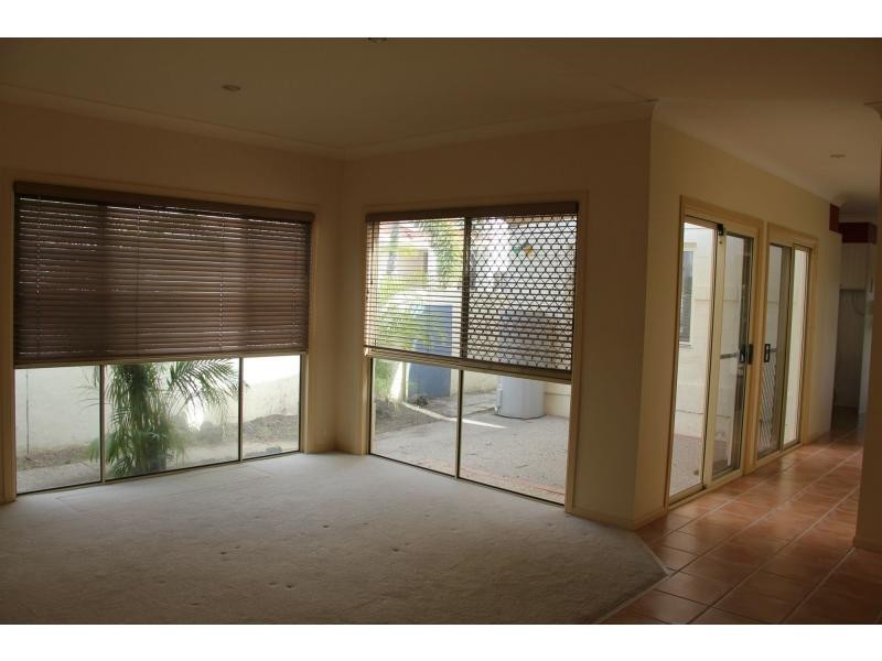 10 Cornell Court, Varsity Lakes QLD 4227
