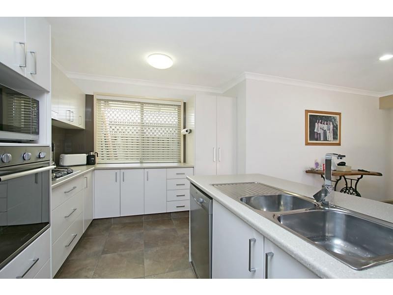 17 Rainbird Close, Burleigh Waters QLD 4220