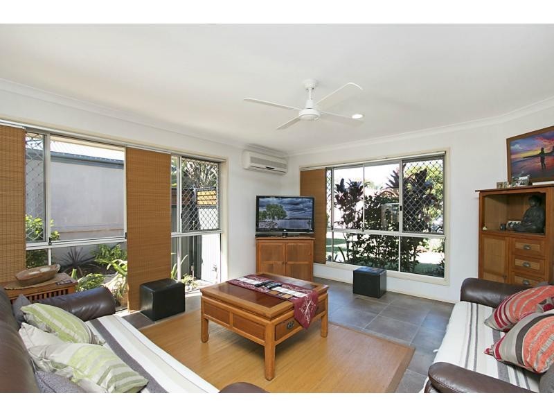 17 Rainbird Close, Burleigh Waters QLD 4220