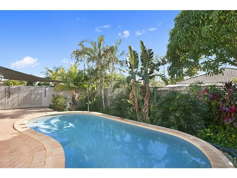 17 Rainbird Close, Burleigh Waters QLD 4220