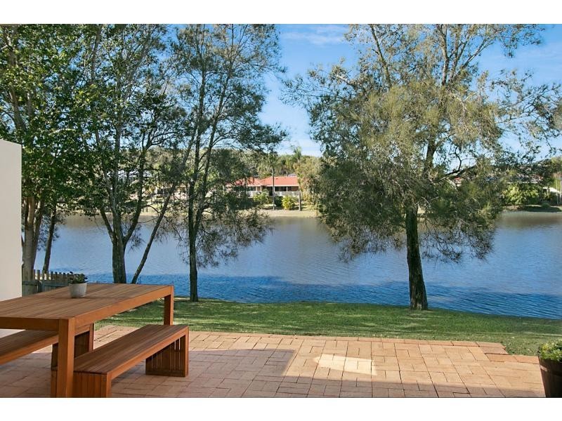 2/34 Sunbird Street, Burleigh Waters QLD 4220