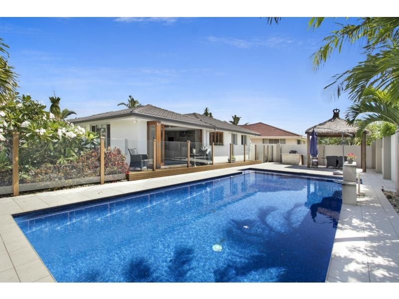 37 Arcadia Drive, Mermaid Waters QLD 4218