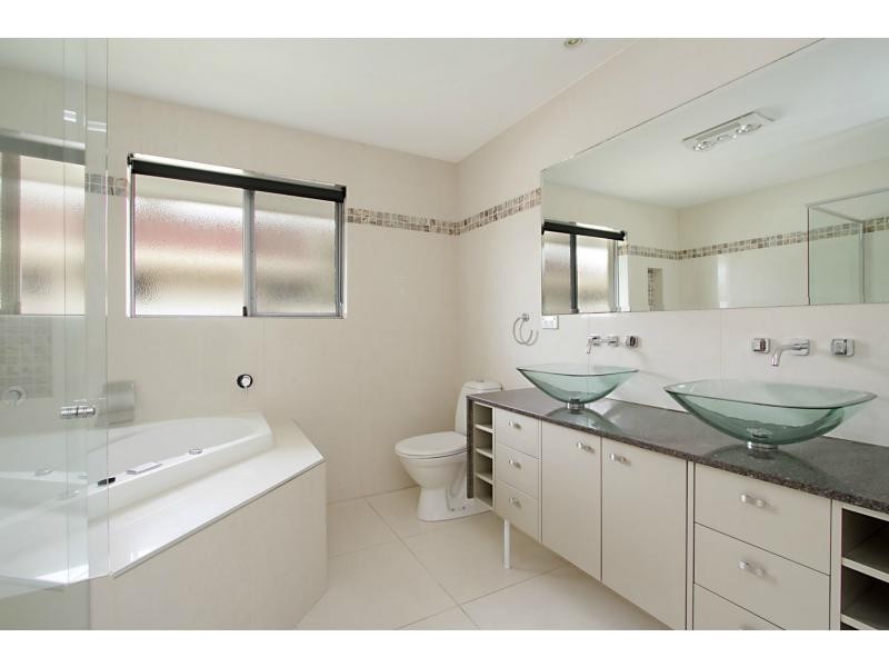 37 Arcadia Drive, Mermaid Waters QLD 4218