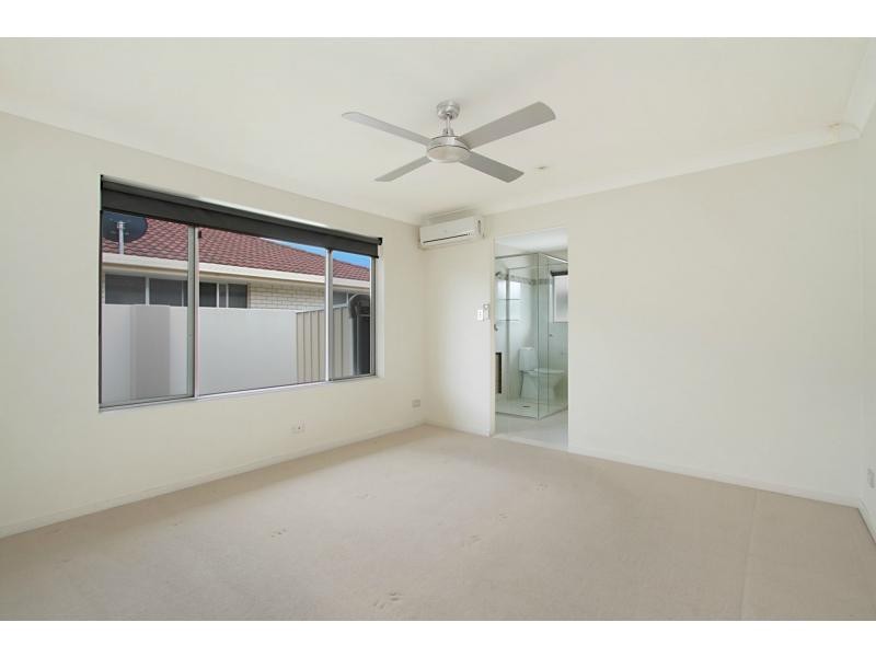 37 Arcadia Drive, Mermaid Waters QLD 4218