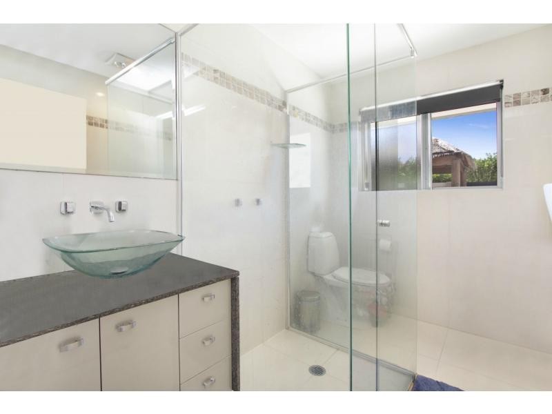 37 Arcadia Drive, Mermaid Waters QLD 4218