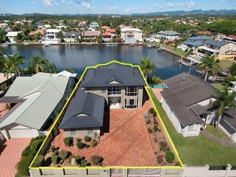 42 Barrier Reef Drive, Mermaid Waters QLD 4218