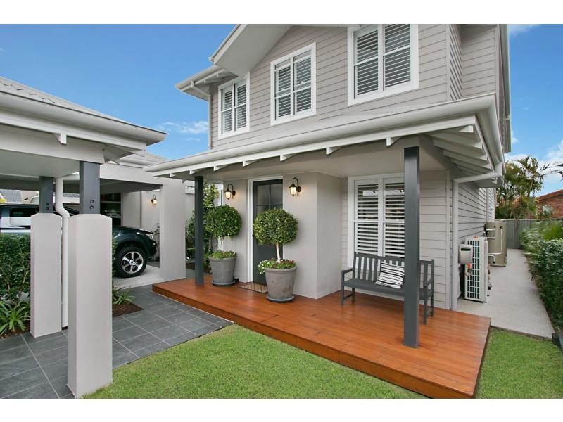 90 Tallebudgera Drive, Palm Beach QLD 4221