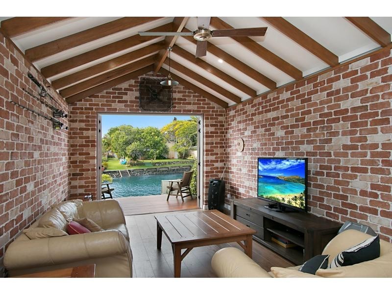 90 Tallebudgera Drive, Palm Beach QLD 4221