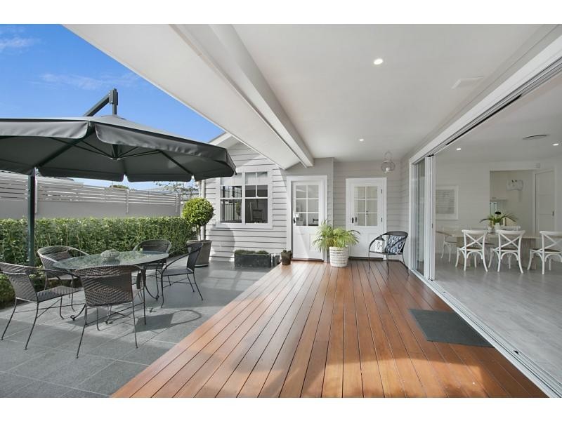 90 Tallebudgera Drive, Palm Beach QLD 4221