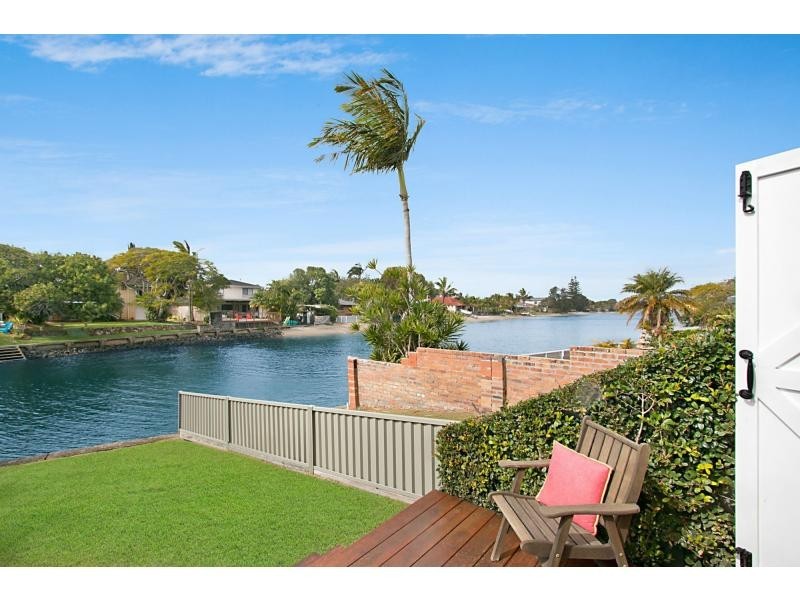 90 Tallebudgera Drive, Palm Beach QLD 4221