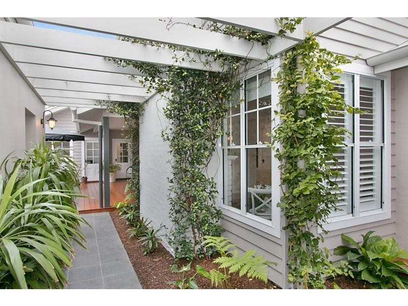 90 Tallebudgera Drive, Palm Beach QLD 4221
