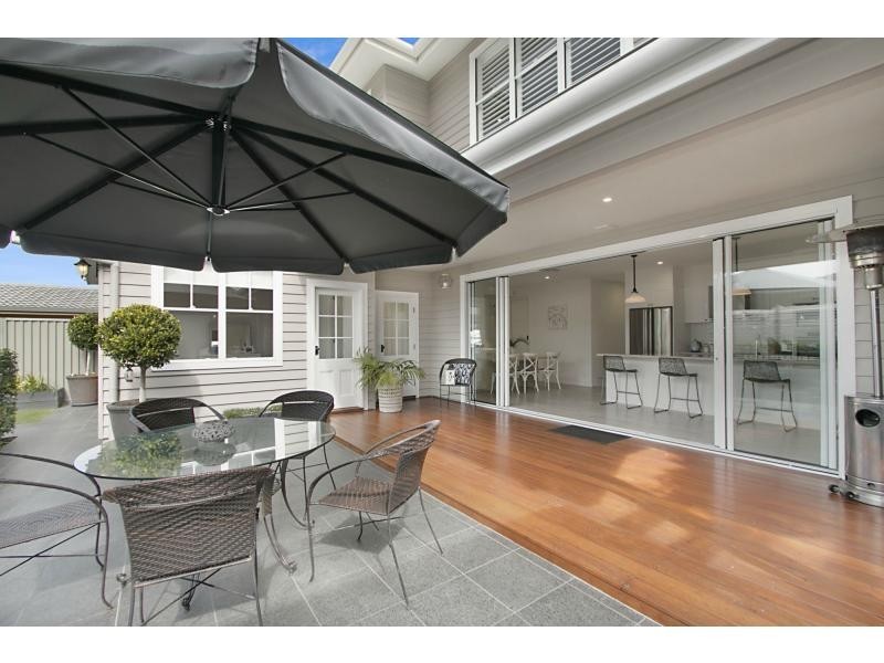 90 Tallebudgera Drive, Palm Beach QLD 4221