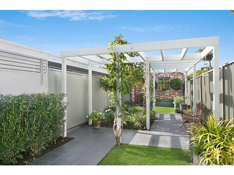 90 Tallebudgera Drive, Palm Beach QLD 4221