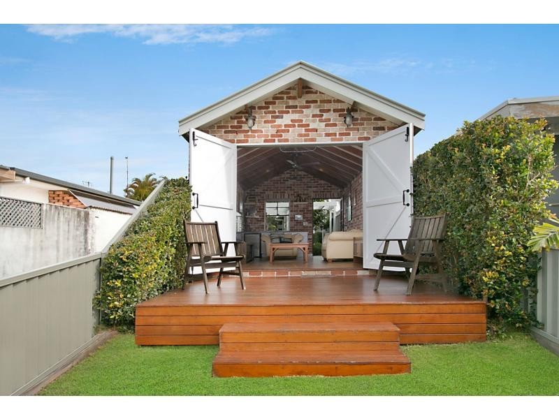 90 Tallebudgera Drive, Palm Beach QLD 4221