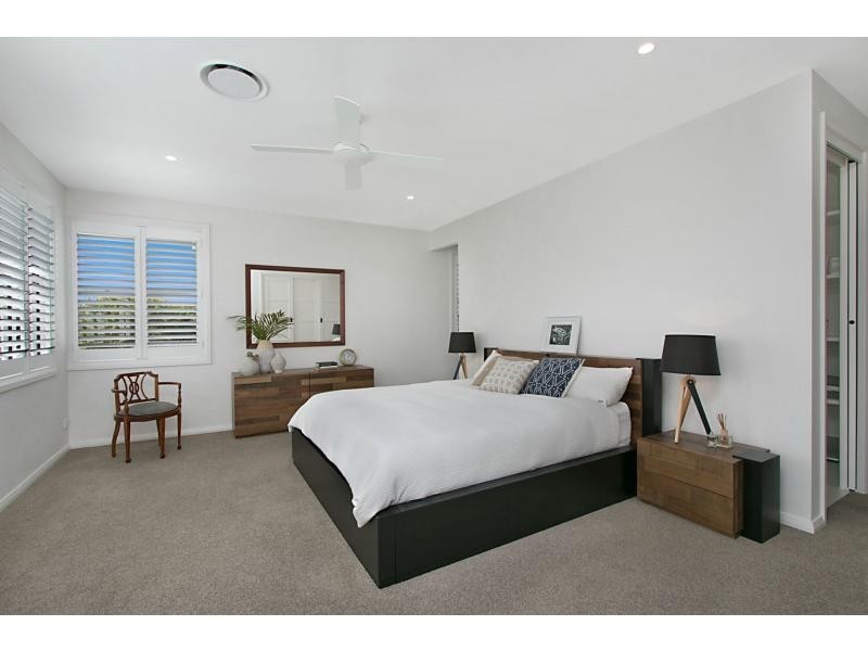 90 Tallebudgera Drive, Palm Beach QLD 4221