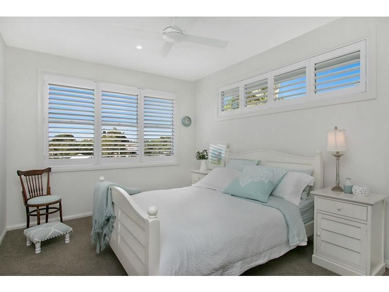 90 Tallebudgera Drive, Palm Beach QLD 4221