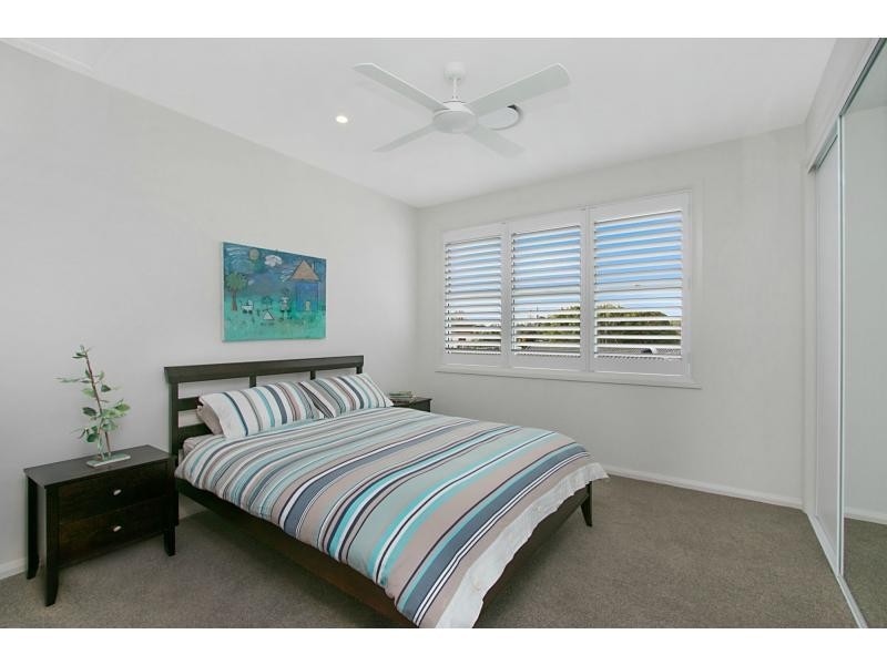90 Tallebudgera Drive, Palm Beach QLD 4221
