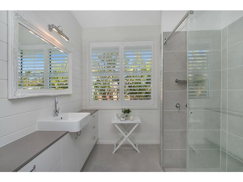 90 Tallebudgera Drive, Palm Beach QLD 4221