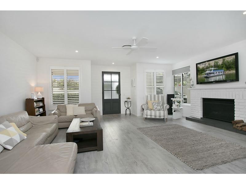 90 Tallebudgera Drive, Palm Beach QLD 4221