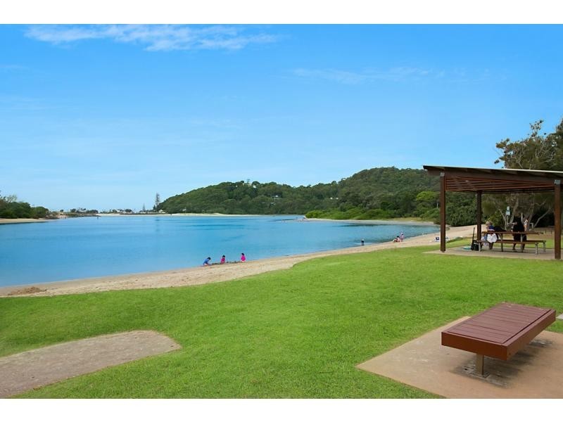 90 Tallebudgera Drive, Palm Beach QLD 4221