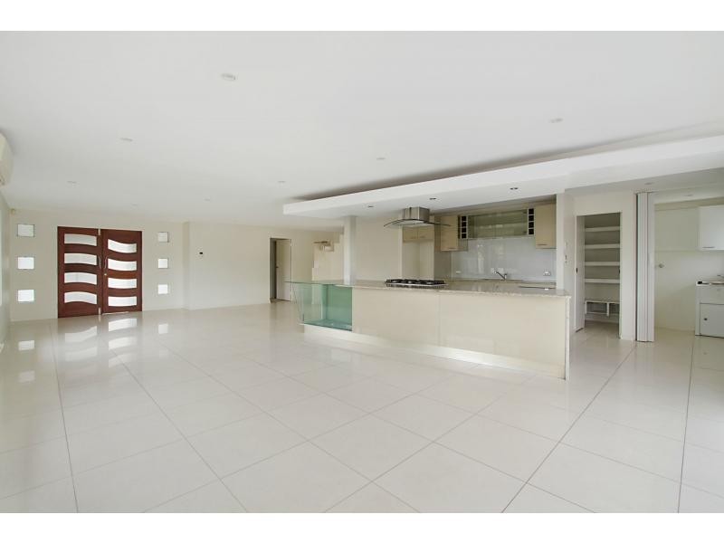 37 Arcadia Drive, Mermaid Waters QLD 4218