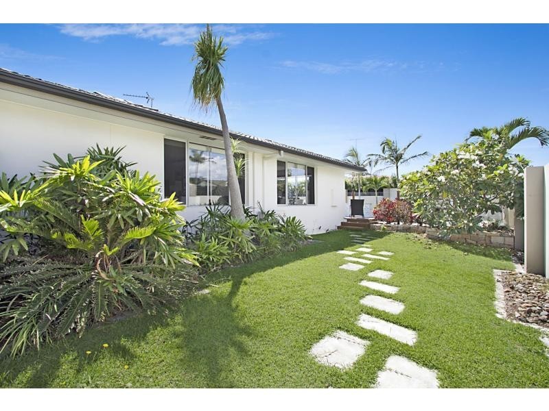 37 Arcadia Drive, Mermaid Waters QLD 4218