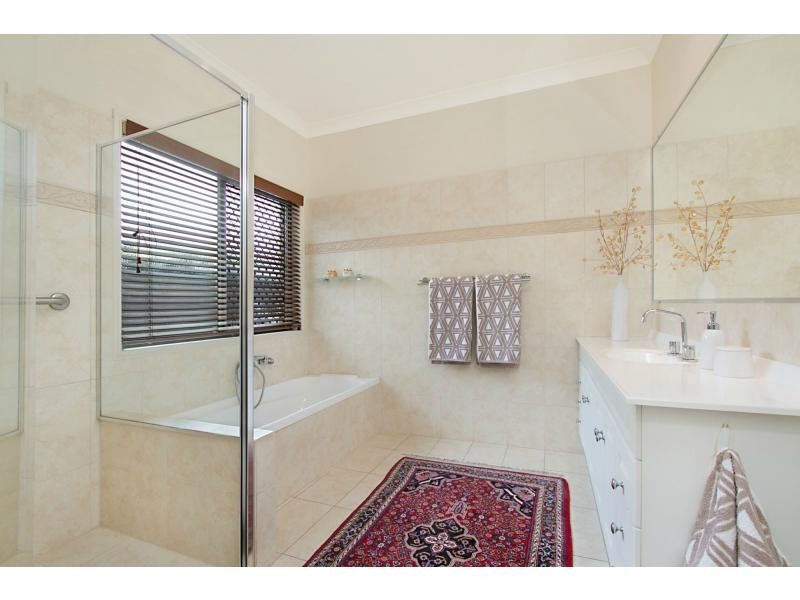 39 Cowell Drive, Burleigh Heads QLD 4220