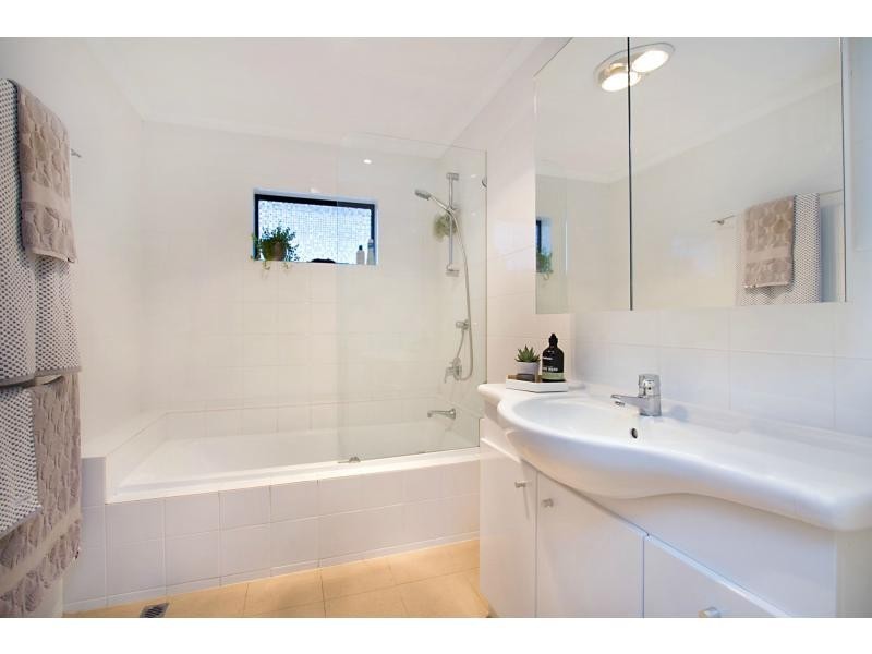 11 Sportsman Avenue, Mermaid Beach QLD 4218