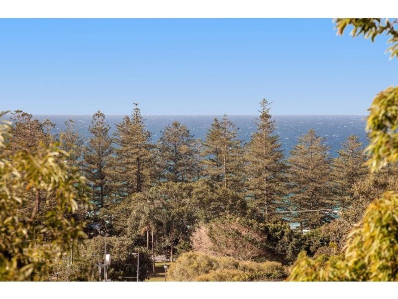 2 Hill Avenue, Burleigh Heads QLD 4220