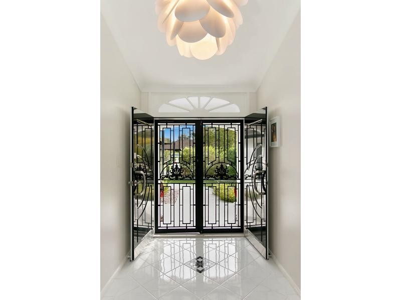 29 Sea Eagle Drive, Burleigh Waters QLD 4220