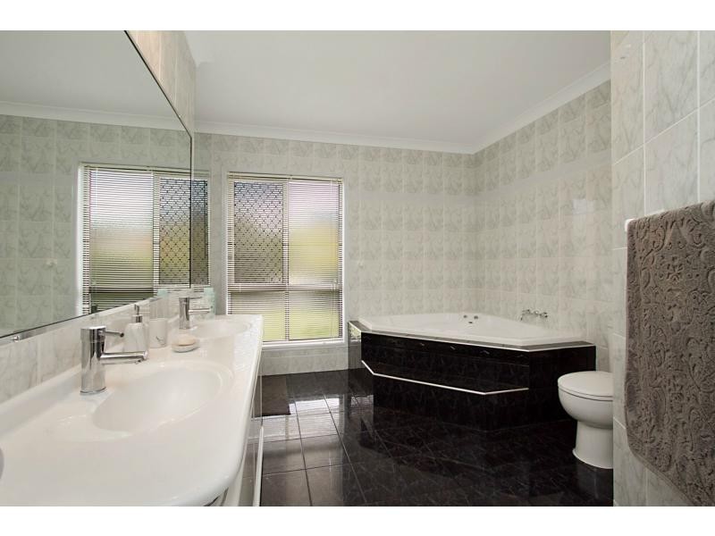 29 Sea Eagle Drive, Burleigh Waters QLD 4220