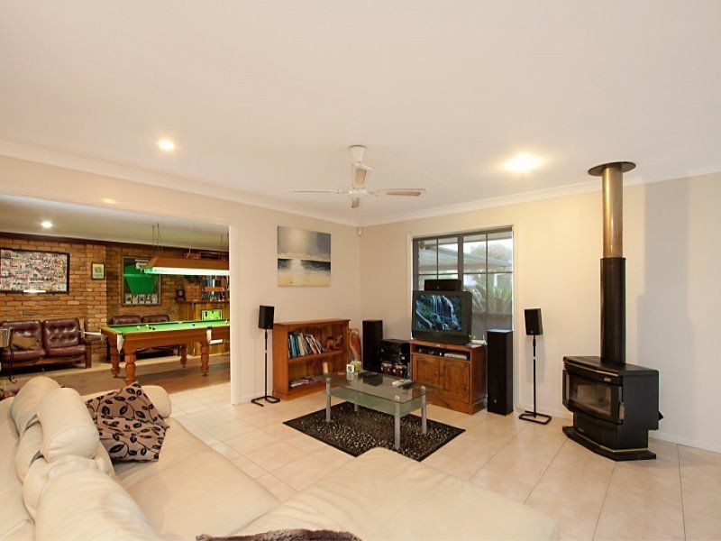 16 Willis Court, Mermaid Waters QLD 4218