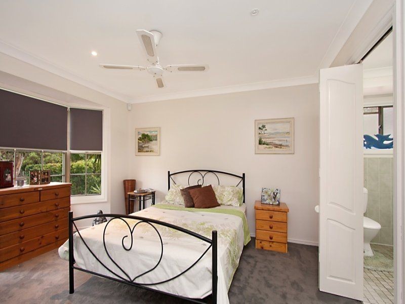 16 Willis Court, Mermaid Waters QLD 4218