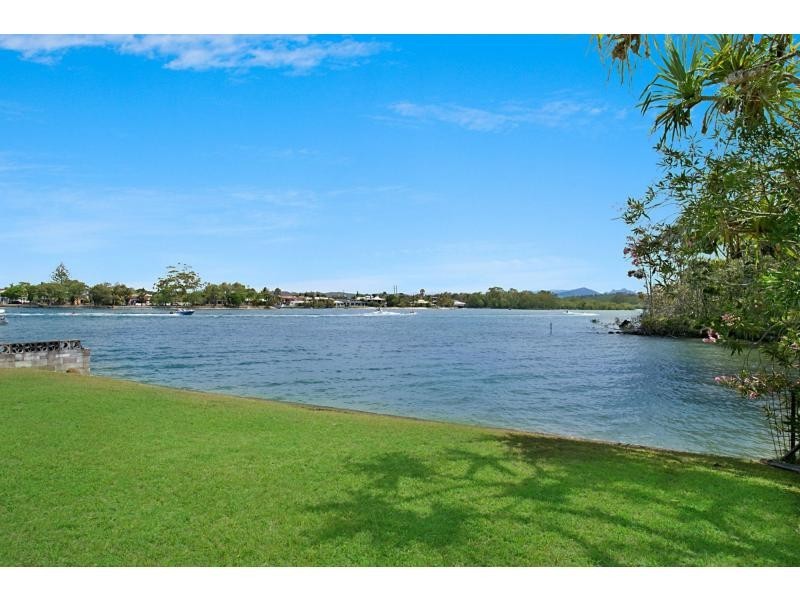 2 Elanora Drive, Burleigh Heads QLD 4220