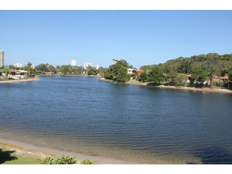 2/12 Sunbird Street, Burleigh Waters QLD 4220
