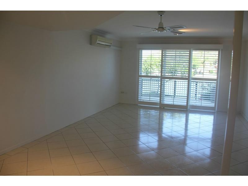 2/12 Sunbird Street, Burleigh Waters QLD 4220