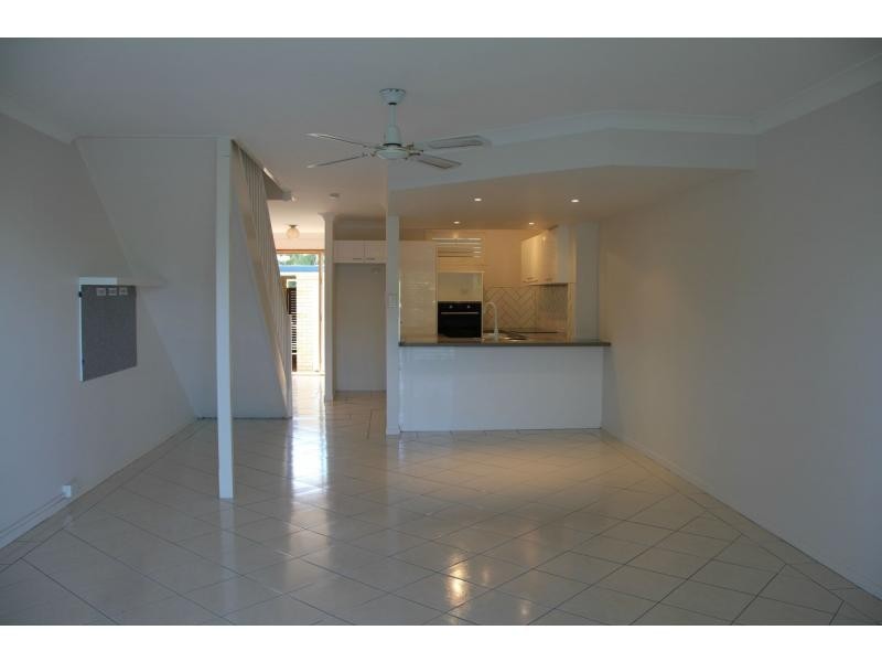 2/12 Sunbird Street, Burleigh Waters QLD 4220