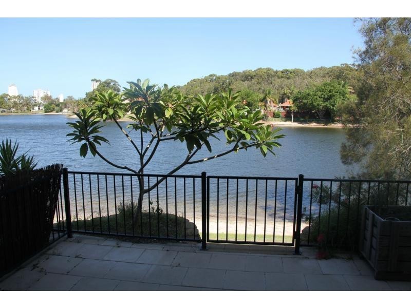 2/12 Sunbird Street, Burleigh Waters QLD 4220