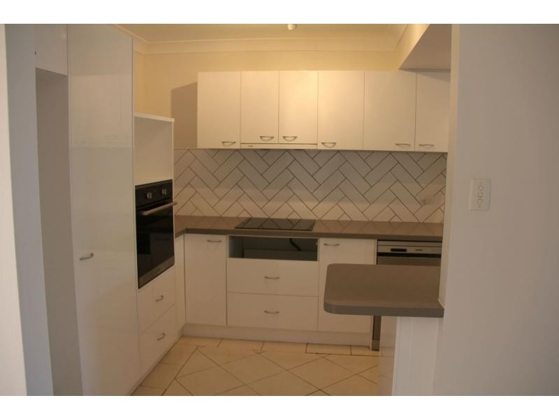 2/12 Sunbird Street, Burleigh Waters QLD 4220