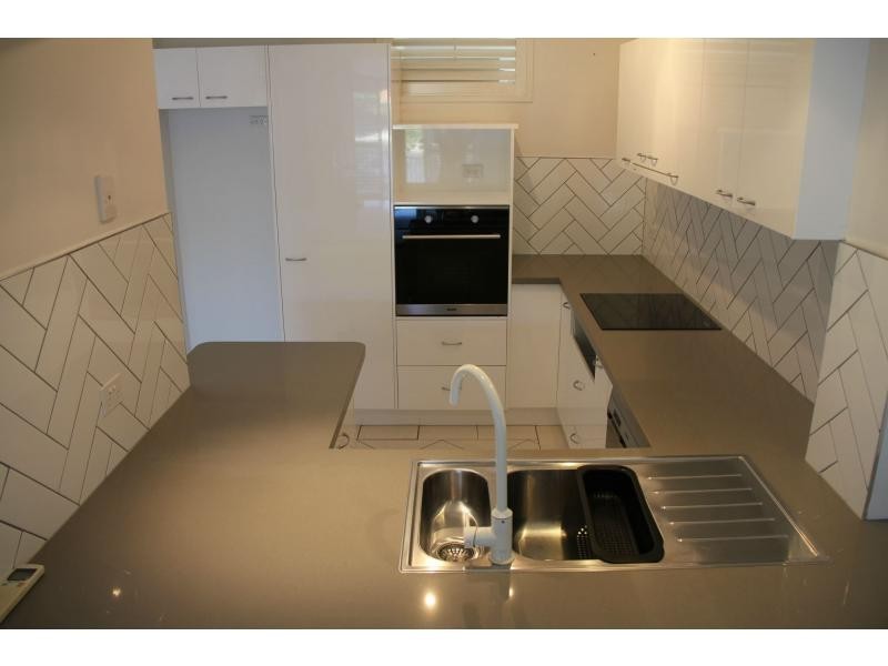2/12 Sunbird Street, Burleigh Waters QLD 4220