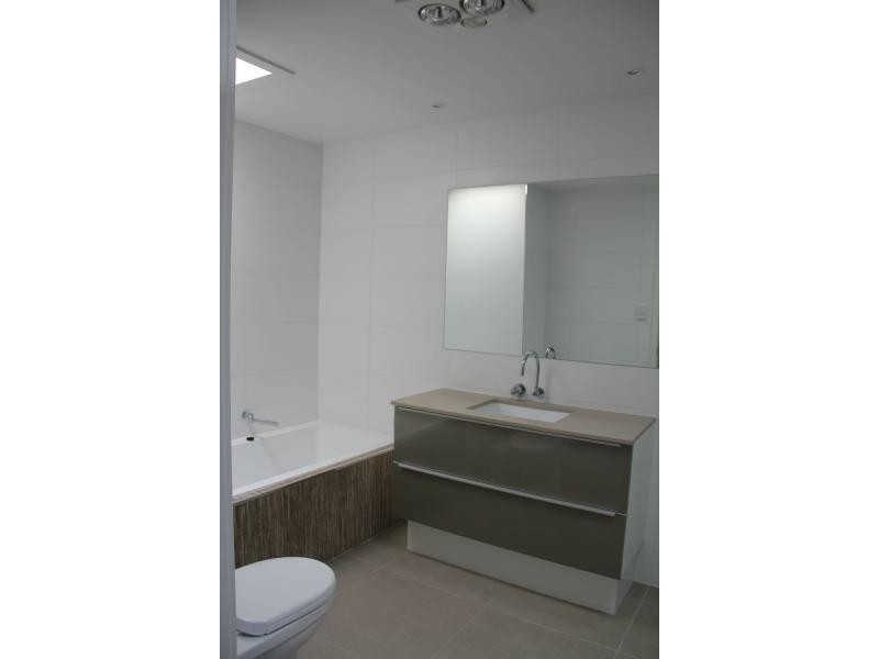 2/12 Sunbird Street, Burleigh Waters QLD 4220