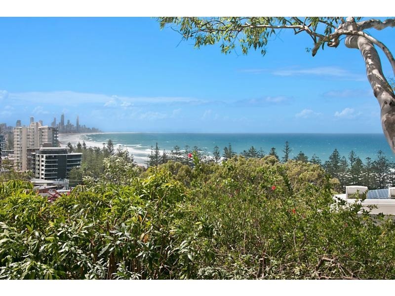 2/18 Brake Street, Burleigh Heads QLD 4220