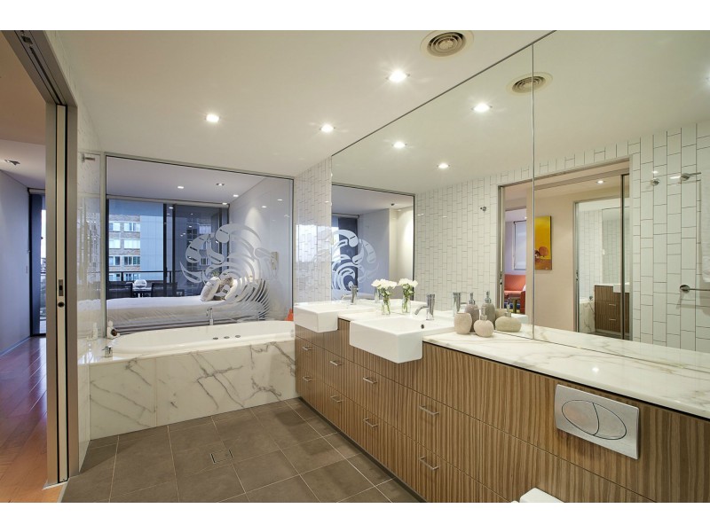 1055/2 The Esplanade, Burleigh Heads QLD 4220