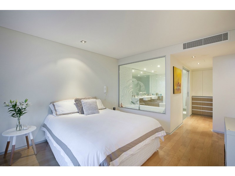 1055/2 The Esplanade, Burleigh Heads QLD 4220