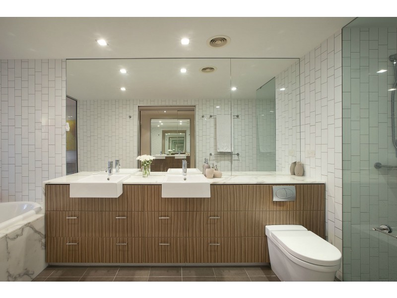 1055/2 The Esplanade, Burleigh Heads QLD 4220