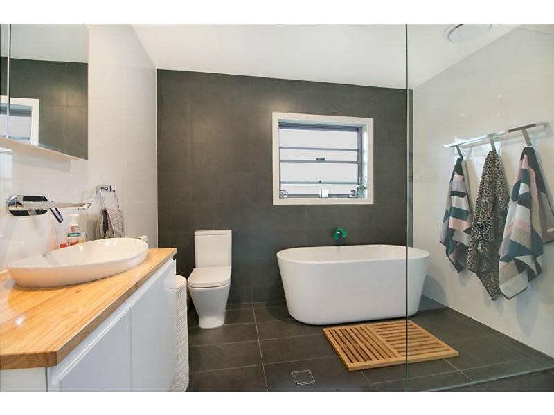 28 Djerral Avenue, Burleigh Heads QLD 4220