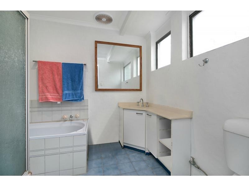 28 Djerral Avenue, Burleigh Heads QLD 4220