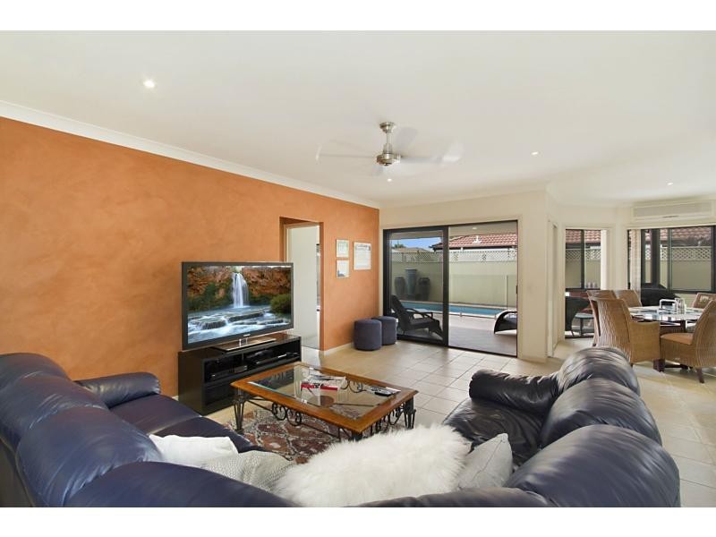 32 Shoalwater Court, Burleigh Waters QLD 4220