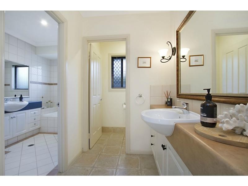 32 Shoalwater Court, Burleigh Waters QLD 4220