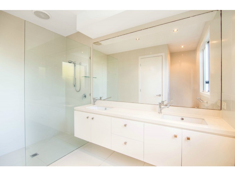 1/36 Nobby Parade, Miami QLD 4220